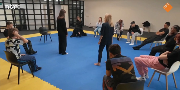 Dubieuze familieopstelling bij Dream School van de NTR 3