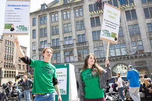 tegendemonstratie tegen March Against Monsanto: March Against Myths About Modification op de Dam