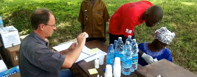 Nieuwe video van dubieuze test met MMS tegen malaria in Oeganda 1