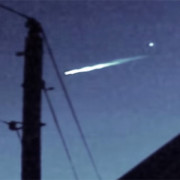 Vermoedelijk nep: neerstortende UFO met 'orb' boven Californië 12
