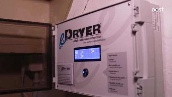 Woningcorporatie De Woonplaats in zee met pseudowetenschap 1