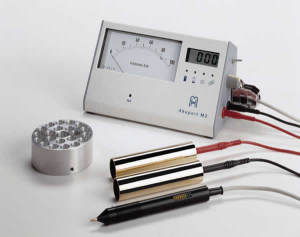 EAV-apparaat (afbeelding uit het artikel in Skepter over electroacupunctuur volgens Voll van Dirk Koppenaal)