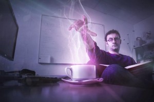 CERN medewerker gebruikt The Force om beker koffie op te warmen.
