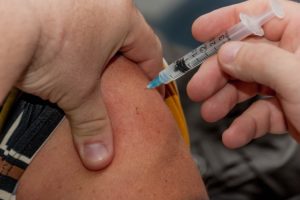 Chiropractors en antivaccinanten vangen bot bij de rechter 2